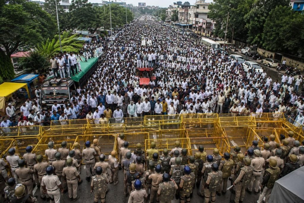 Farmers in Bhopal stage a massive protest at Savarkar Bridge demanding 100% MSP purchase of moong
